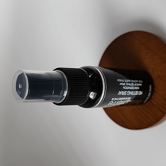 Bellapiere Cosmetics HD Setting Spray for Matte Finish - Picture 2 of 4